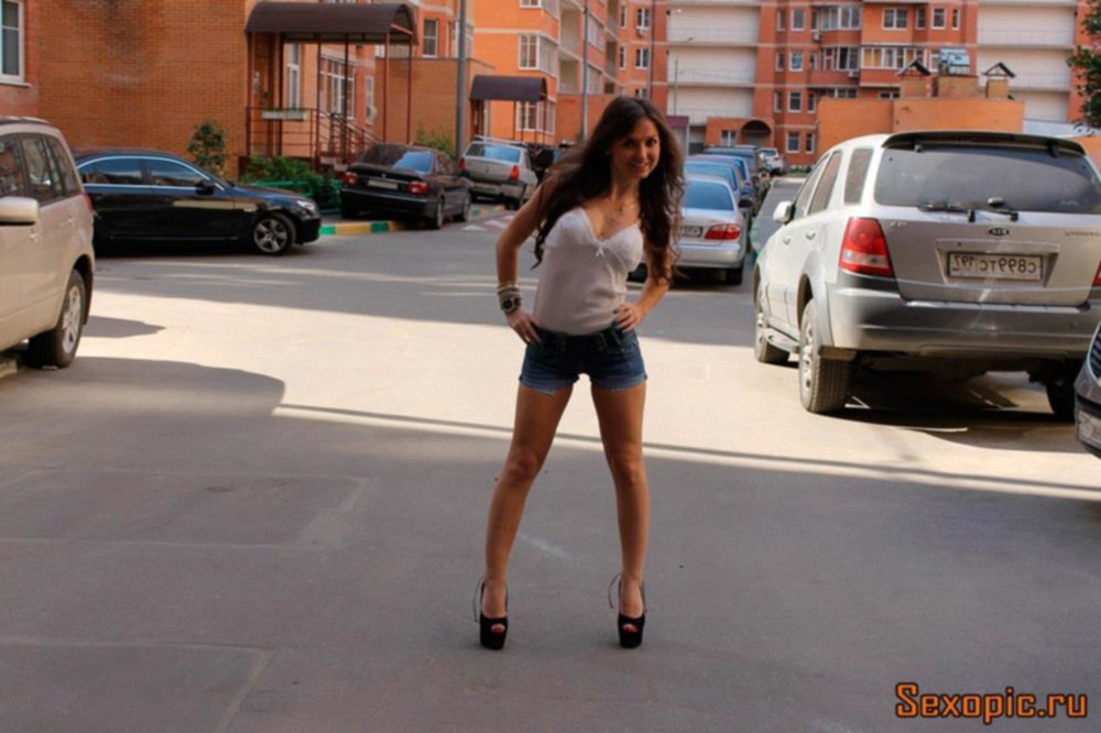 Очаровательные русские девушки в коротких шортах, эротика