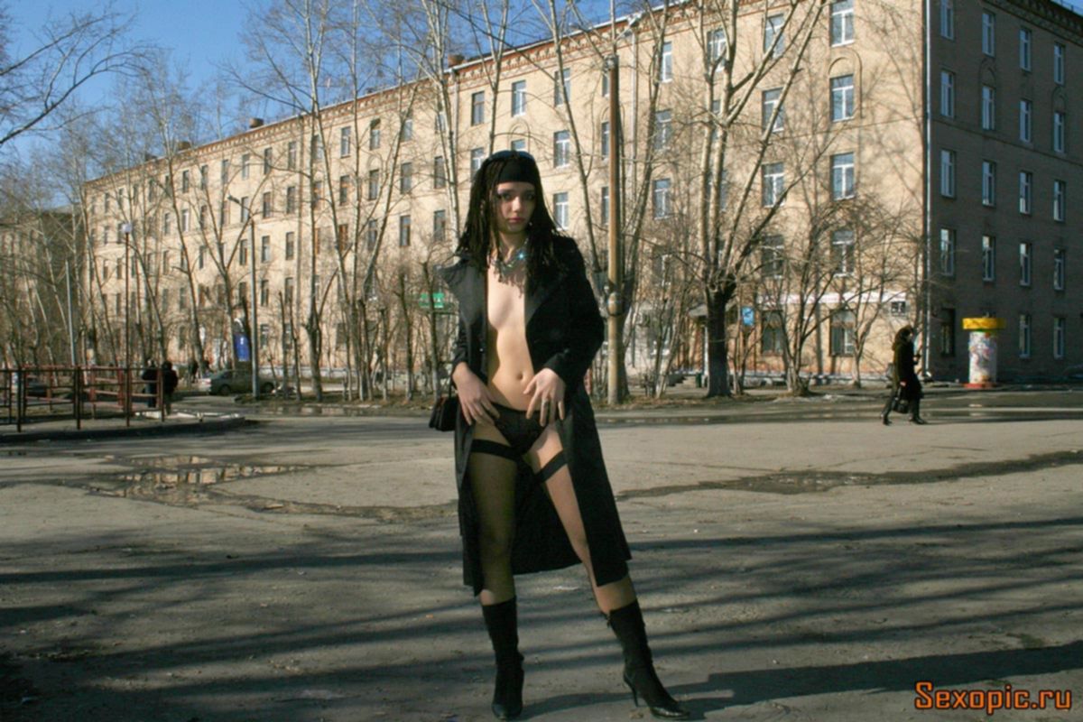 Челябинская нудистка устроила разврат на улицах города, эротика
